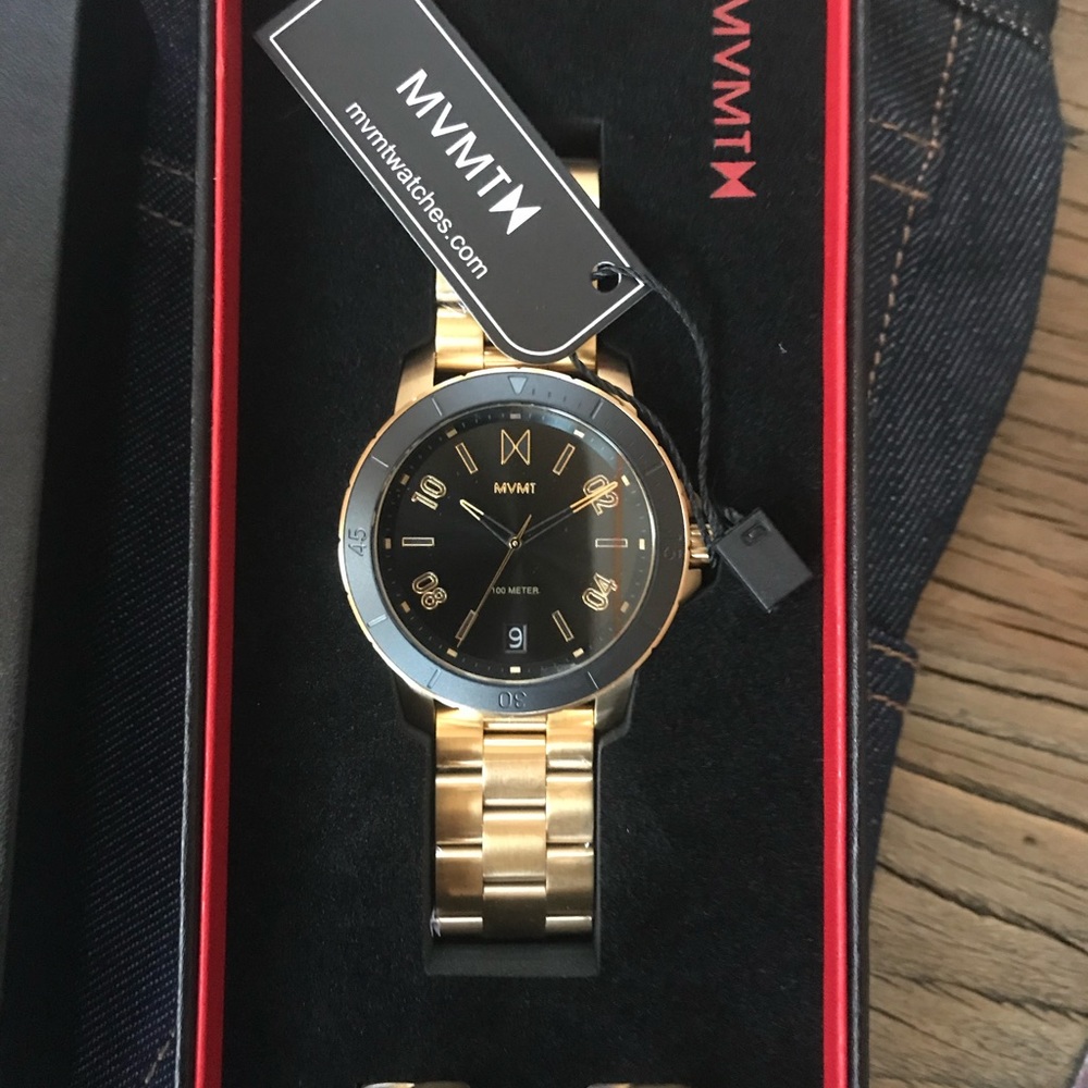 Brand new MVMT GOLD COAST MODERN SPORT